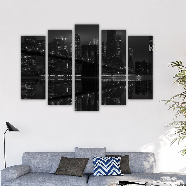 Black and White Night View of the Brooklyn Bridge – reference image 2