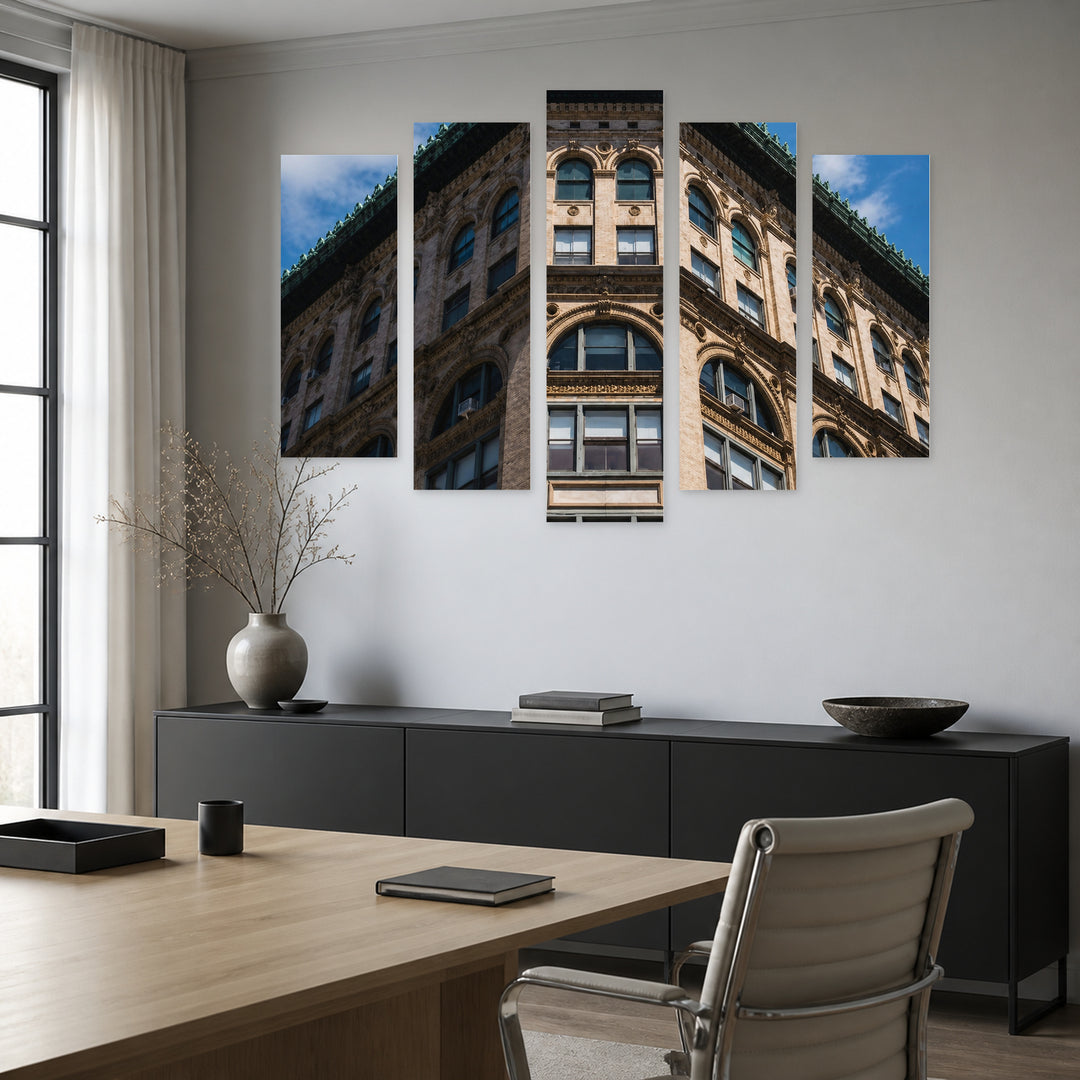 Old Building in Manhattan Urban Panorama — five-panel wall art in alternate frontal interior | 5wallart 51663 M4