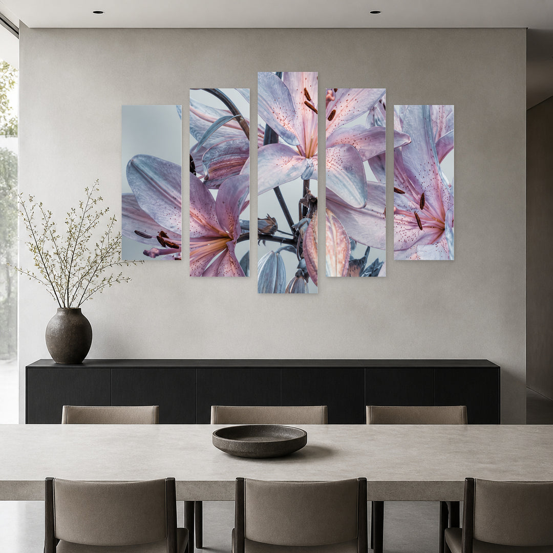 Lilium in Winter — five-panel wall art in frontal interior | 5wallart 53136 M3