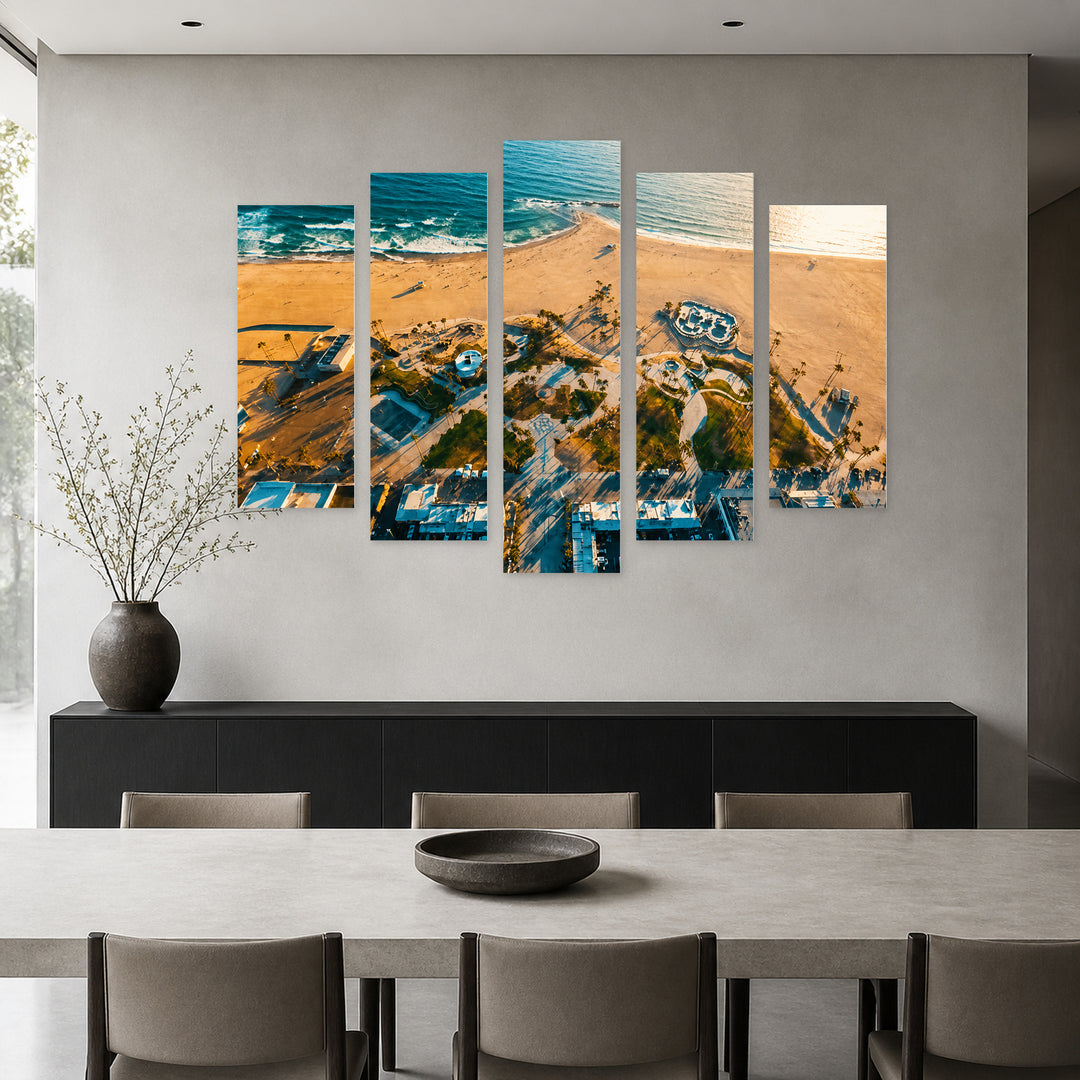 Venice Beach in Blue and Gold — five-panel wall art in frontal interior | 5wallart 53308 M3