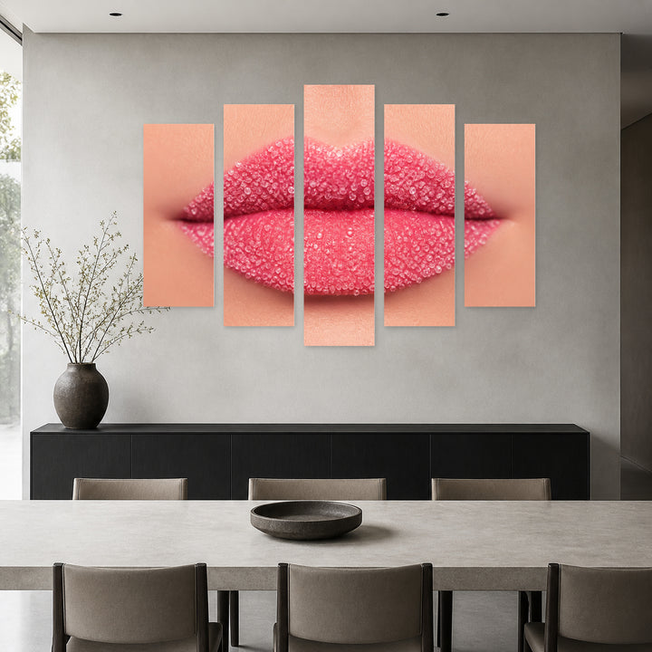 Sweet Mouth with Dreamlike Atmosphere — five-panel wall art in frontal interior | 5wallart 53970 M3
