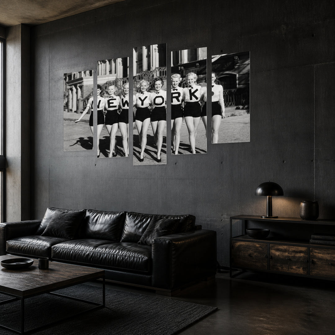 Girls from New York at Night — five-panel wall art in perspective interior | 5wallart 54632 M2