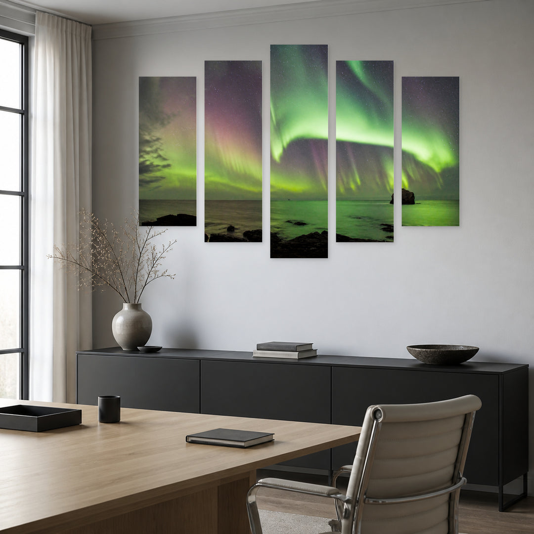 Northern Lights at Night — five-panel wall art in alternate frontal interior | 5wallart 55367 M4
