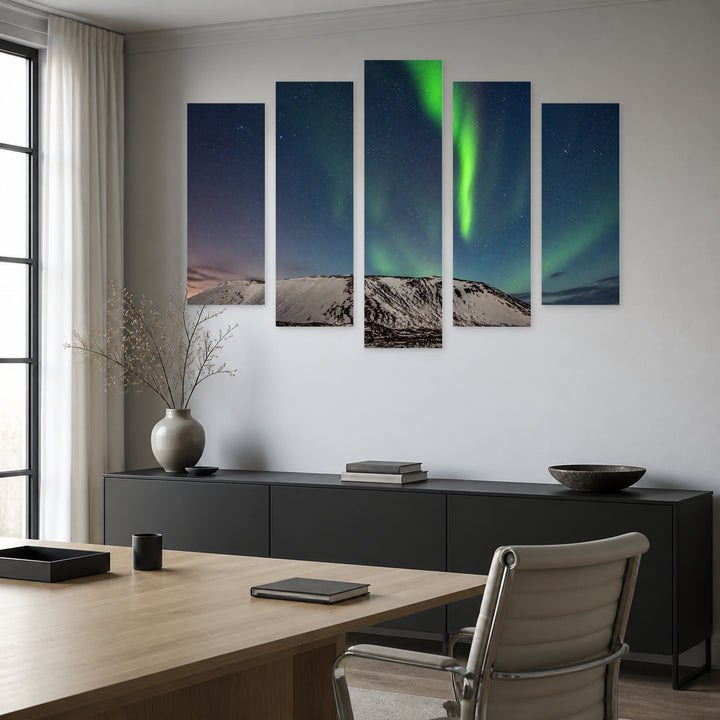 Northern Lights Aurora with Dreamlike Atmosphere — five-panel wall art in alternate frontal interior | 5wallart 55465 M4