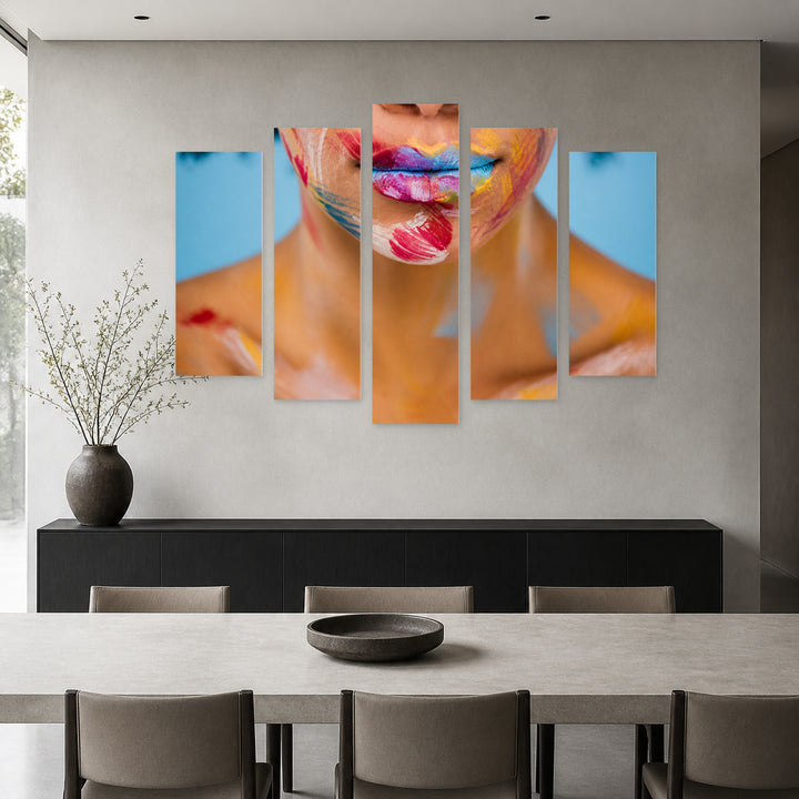Art on Female Lips with Dramatic Contrast — five-panel wall art in alternate frontal interior | 5wallart 55495 M4