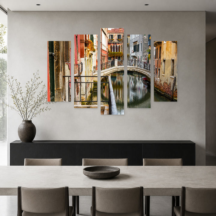 Old Bridge in Venice in Autumn — five-panel wall art in alternate frontal interior | 5wallart 55721 M4